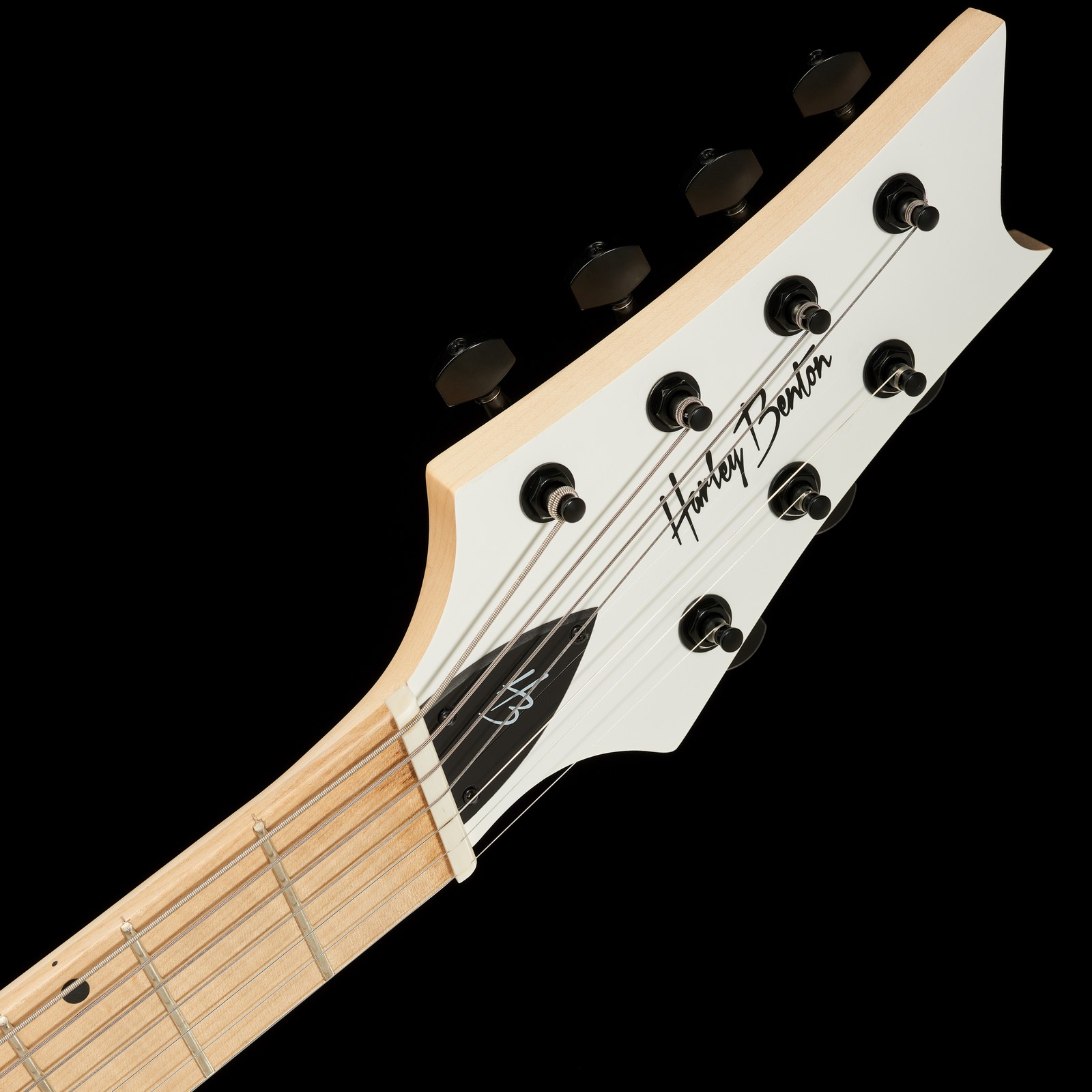 Weiße Kopfplatte mit 7 Mechaniken