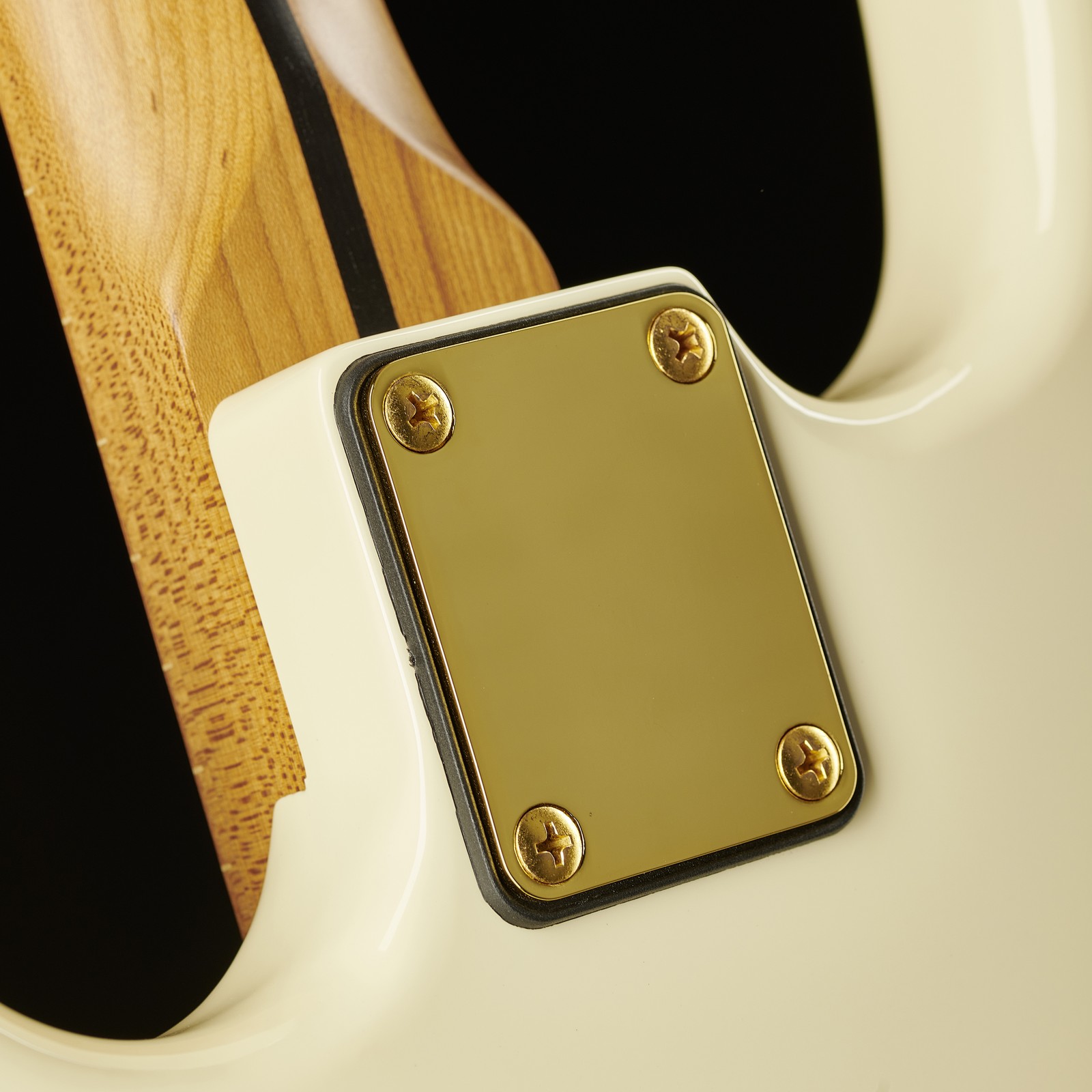 Harley Benton ST-62DLX Halsübergang