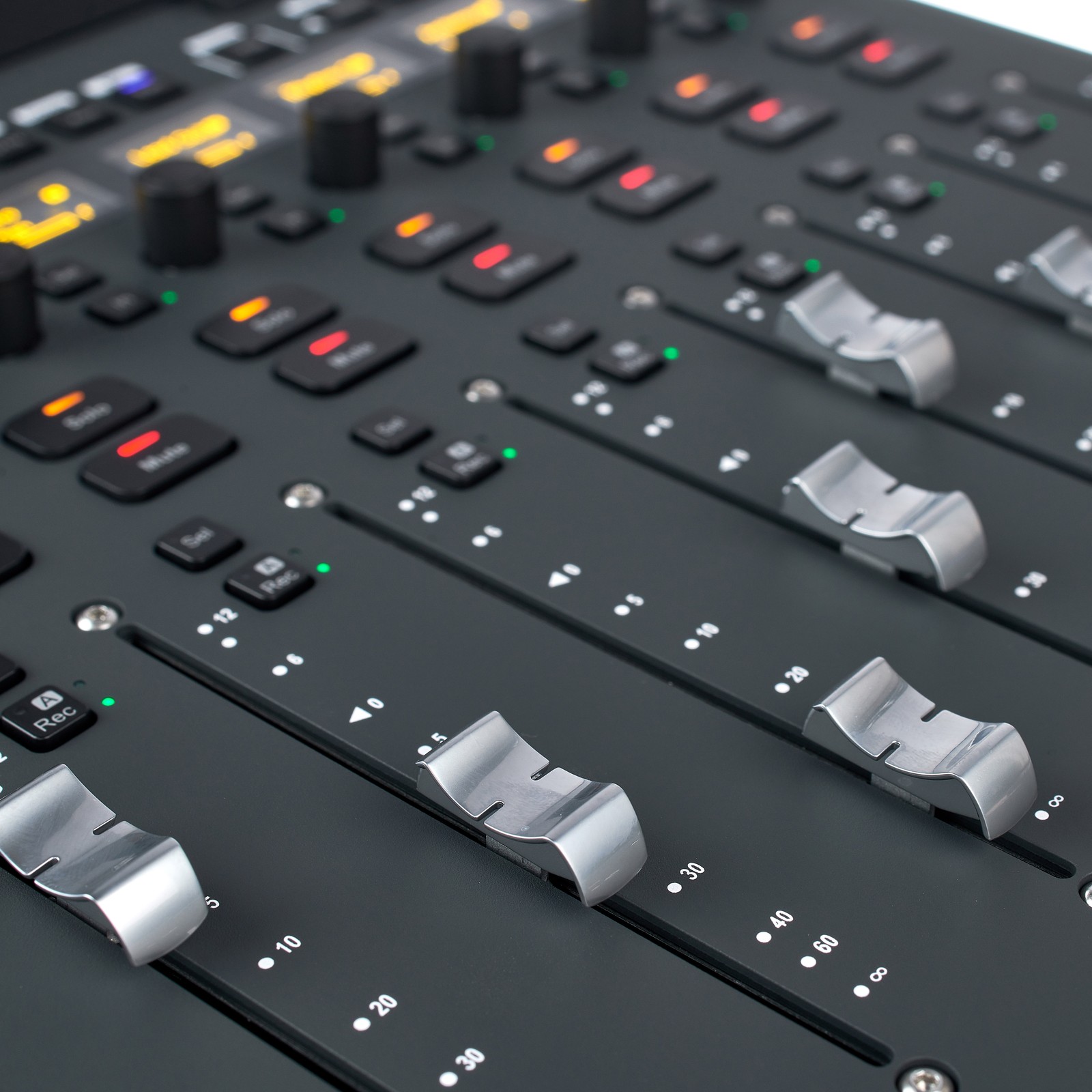 Fader des Avid S1 DAW-Controller für Tablet in Verbindung mit frei erhältlicher Avid Control App