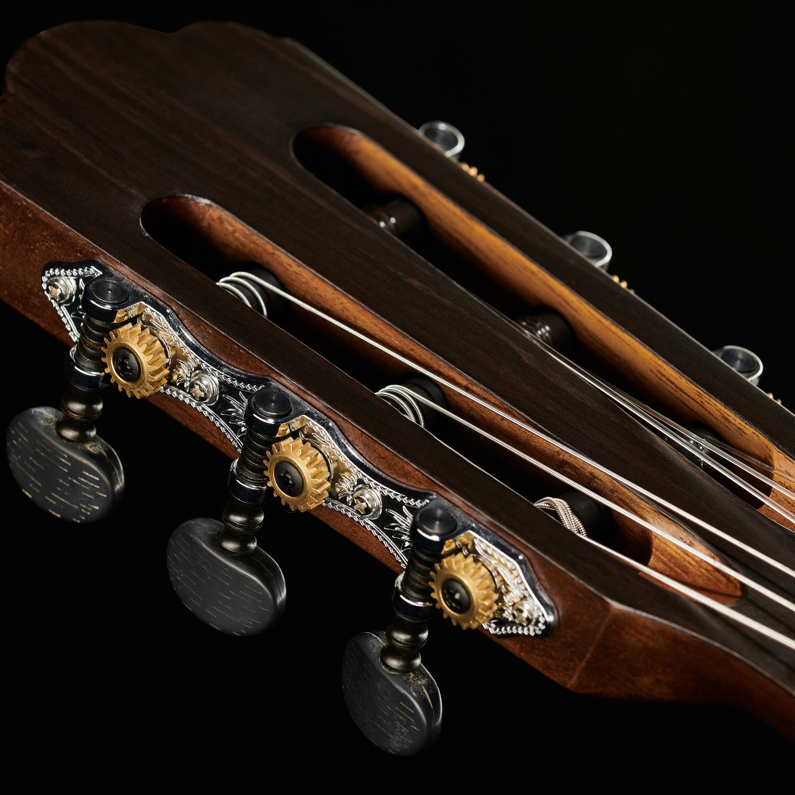 Kopfplatte der La Mancha Granito 33-N-MB Konzertgitarre