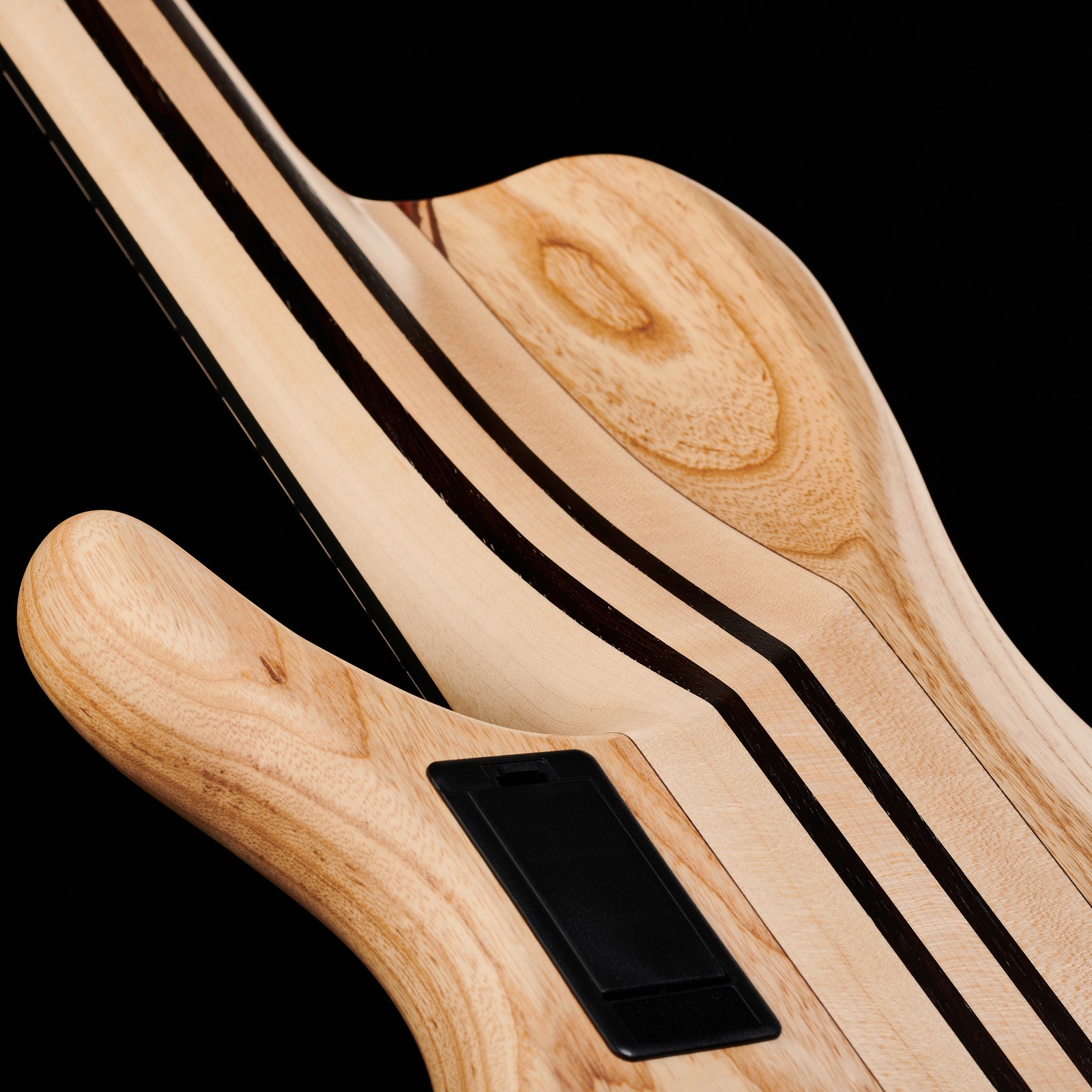 mehrstreifiger Hals auf der Rückseite des Cort A5 Beyond Open Pore