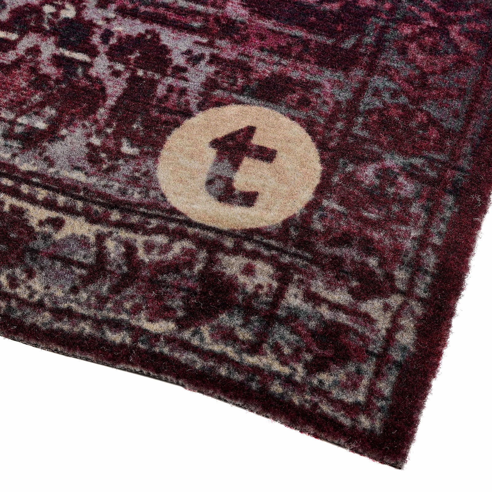 Logo auf Thomann Schlagzeugteppich