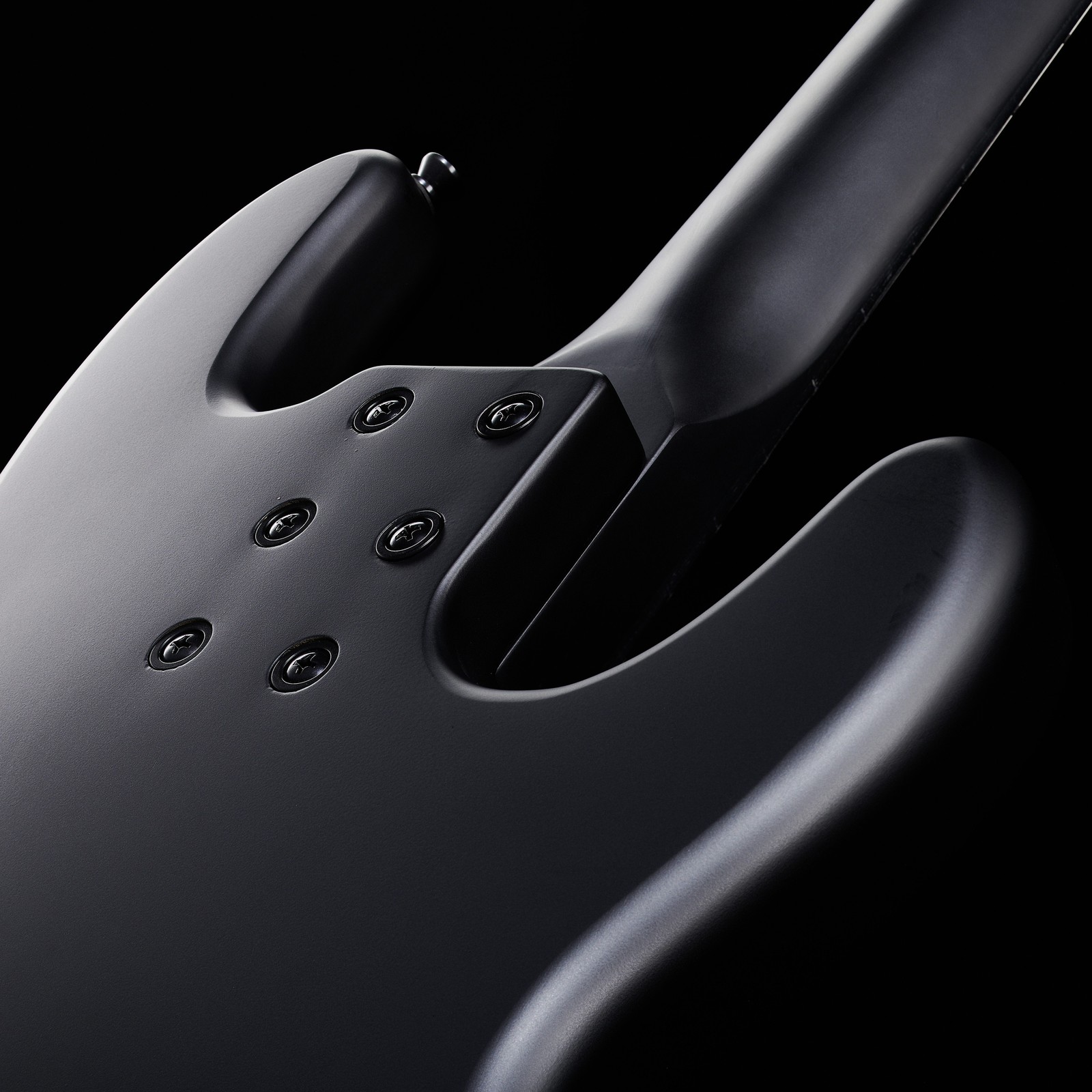 sechsfach verschraubter Hals auf der Rückseite des Harley Benton MB-5 SBK Deluxe Series