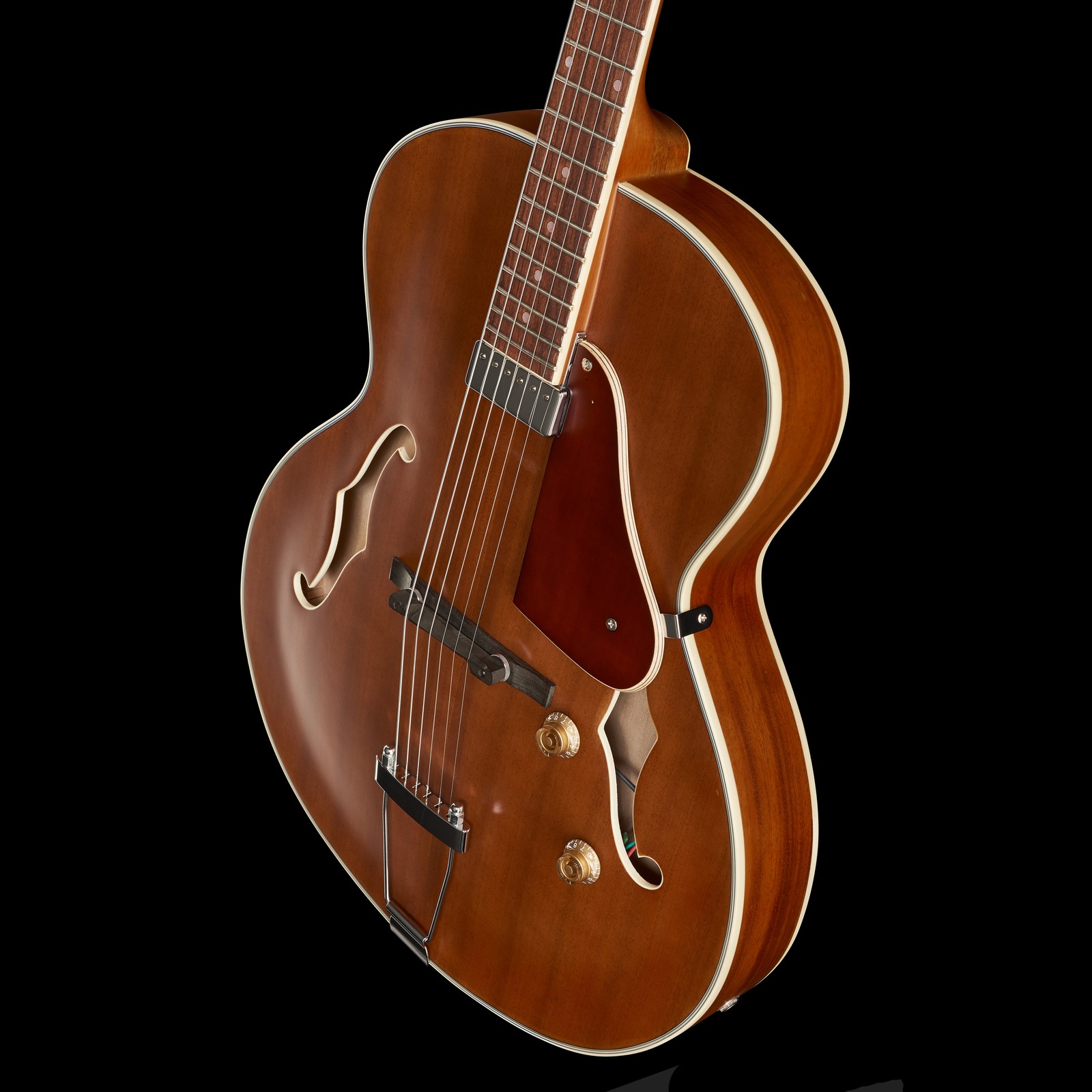 Korpusvorderseite Harley Benton Custom Line Manhattan-Standard Westerngitarre mit Tonabnehmer