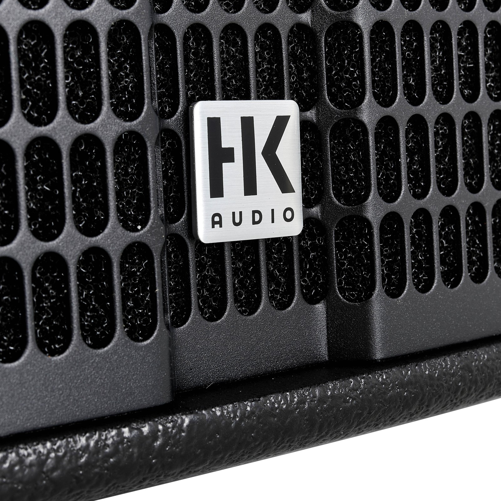 Frontgitter des HK Audio Linear 5 MKII 115 XA mit Herstellerlogo