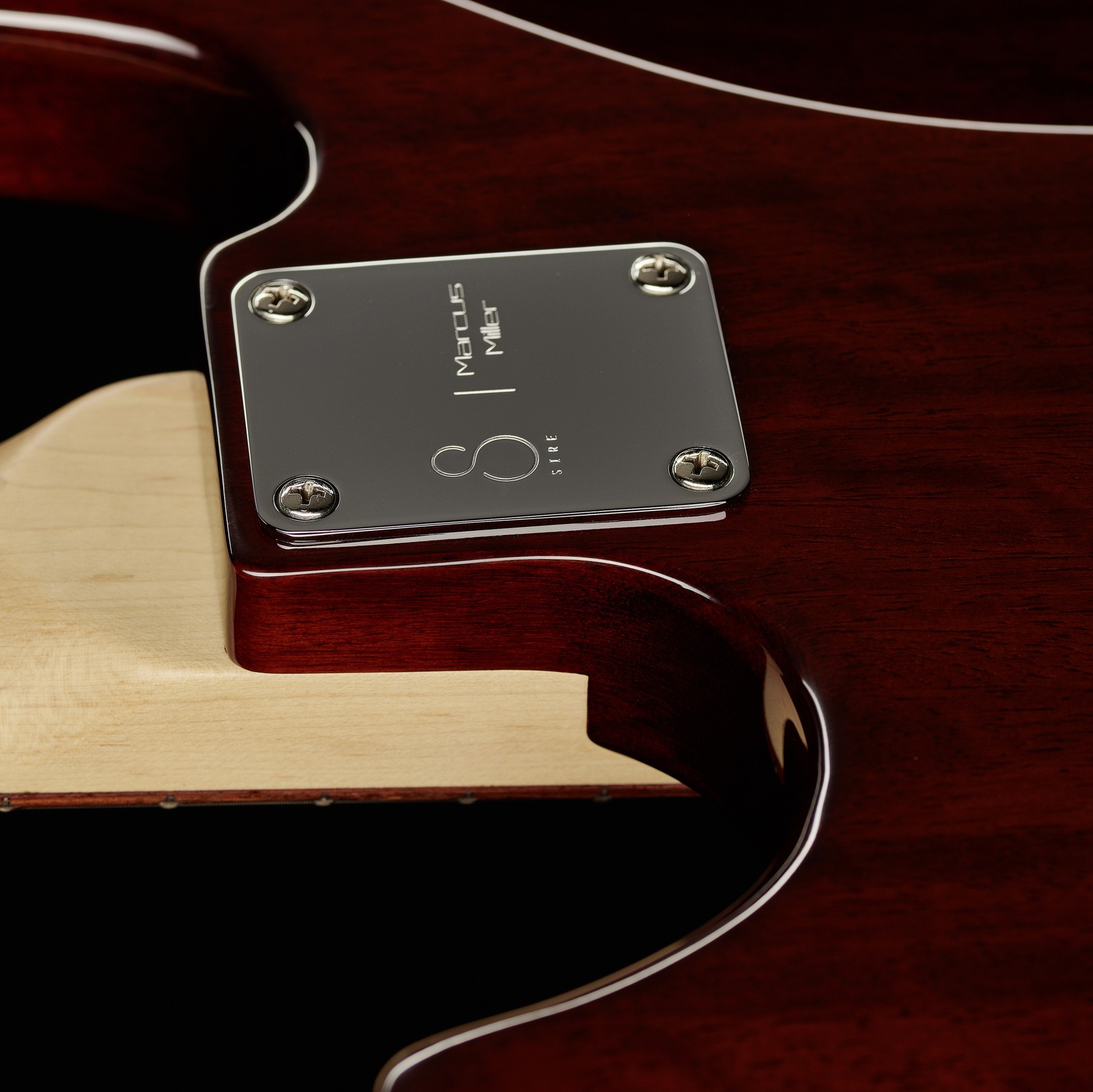 Geschraubter Hals auf der Rückseite des Marcus Miller V3P-4 TS