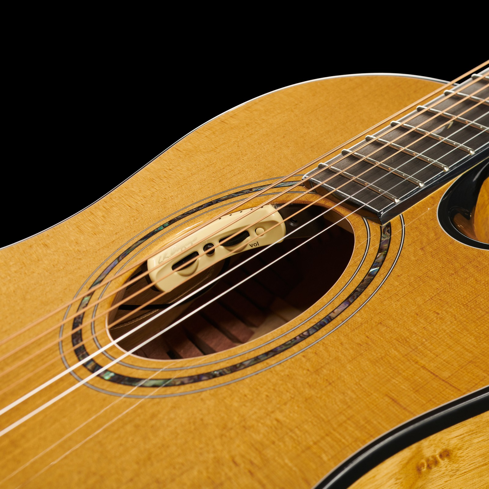 Cort Gold Edge Westerngitarre  L.R. Baggs Tonabnehmer