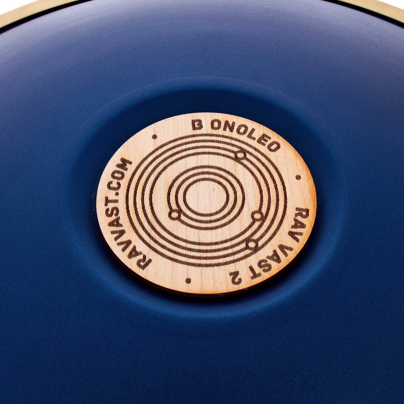 Detailansicht der RAV Labs Vast2 Bb/B Onoleo Zungentrommel in Handpan-Optik