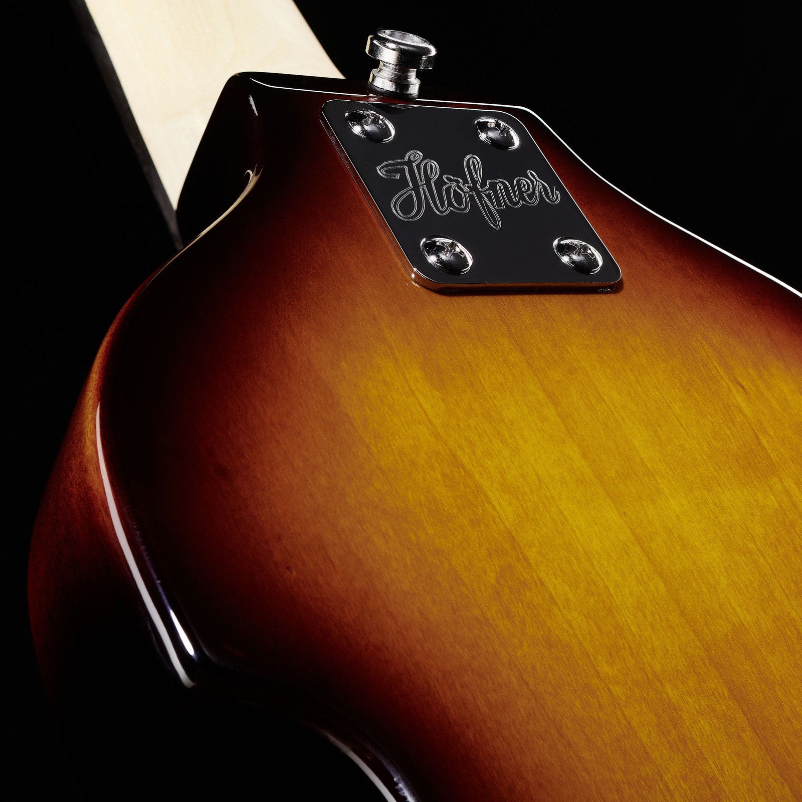 Rückseite mit Halsübergang des Höfner Shorty Violin Bass