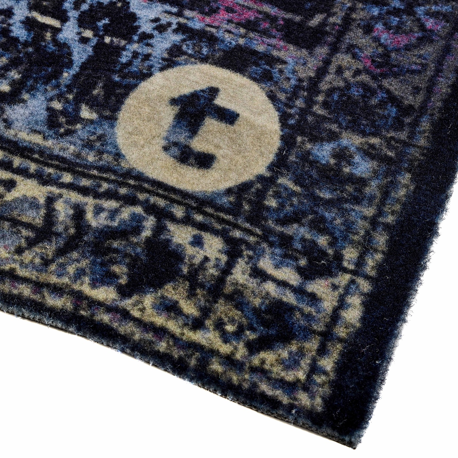 Logo auf Thomann Schlagzeugteppich