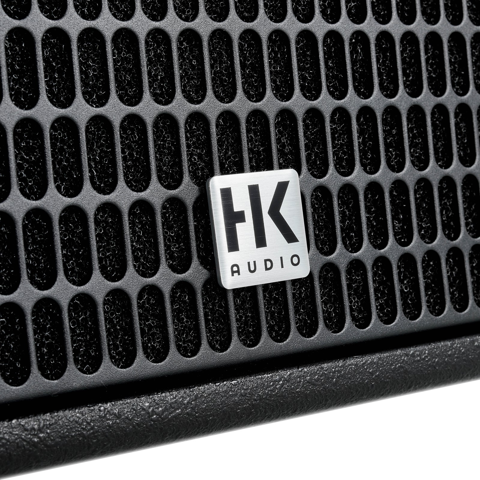 Frontgitter des HK Audio Linear 5 MKII 118 Sub A mit Herstellerlogo