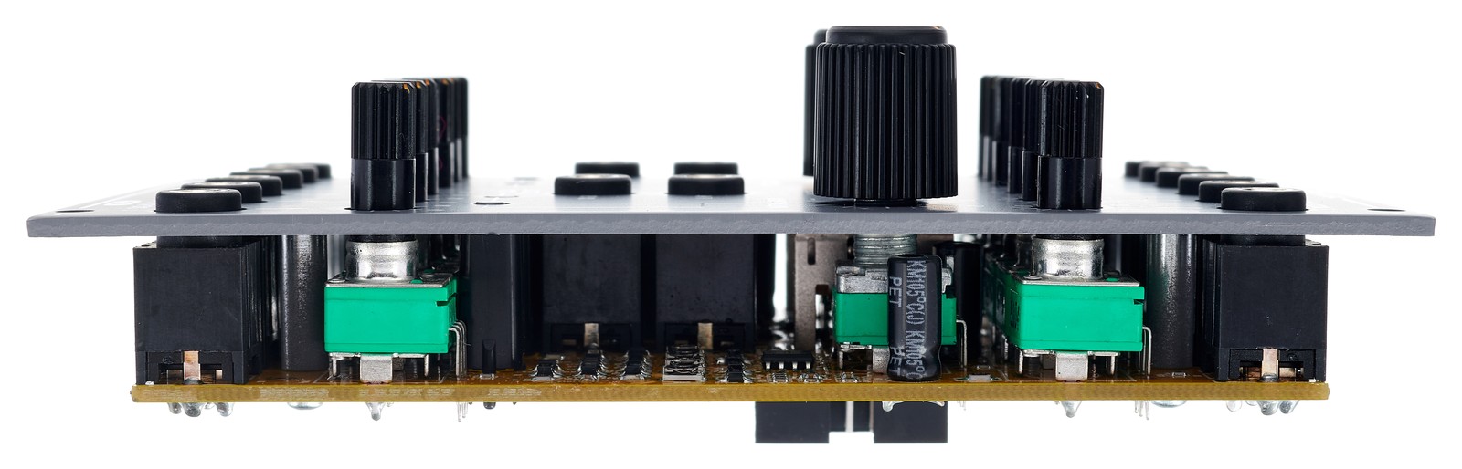 Seitenansicht des Behringer 130 Dual VCA