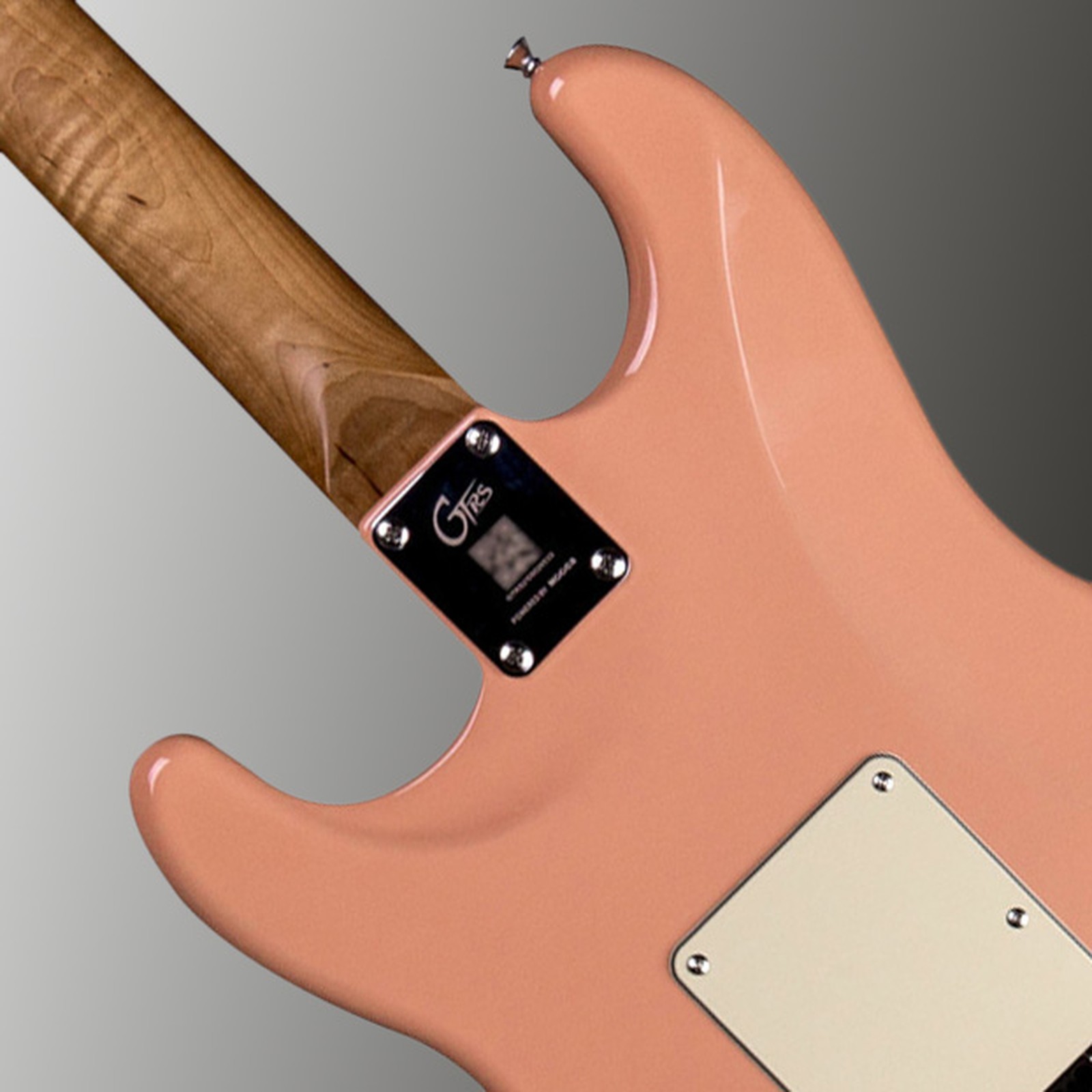 Geschraubter Hals auf der Rückseite der E-Gitarre Mooer GTRS Guitar Profess. 801 Flamingo Pink