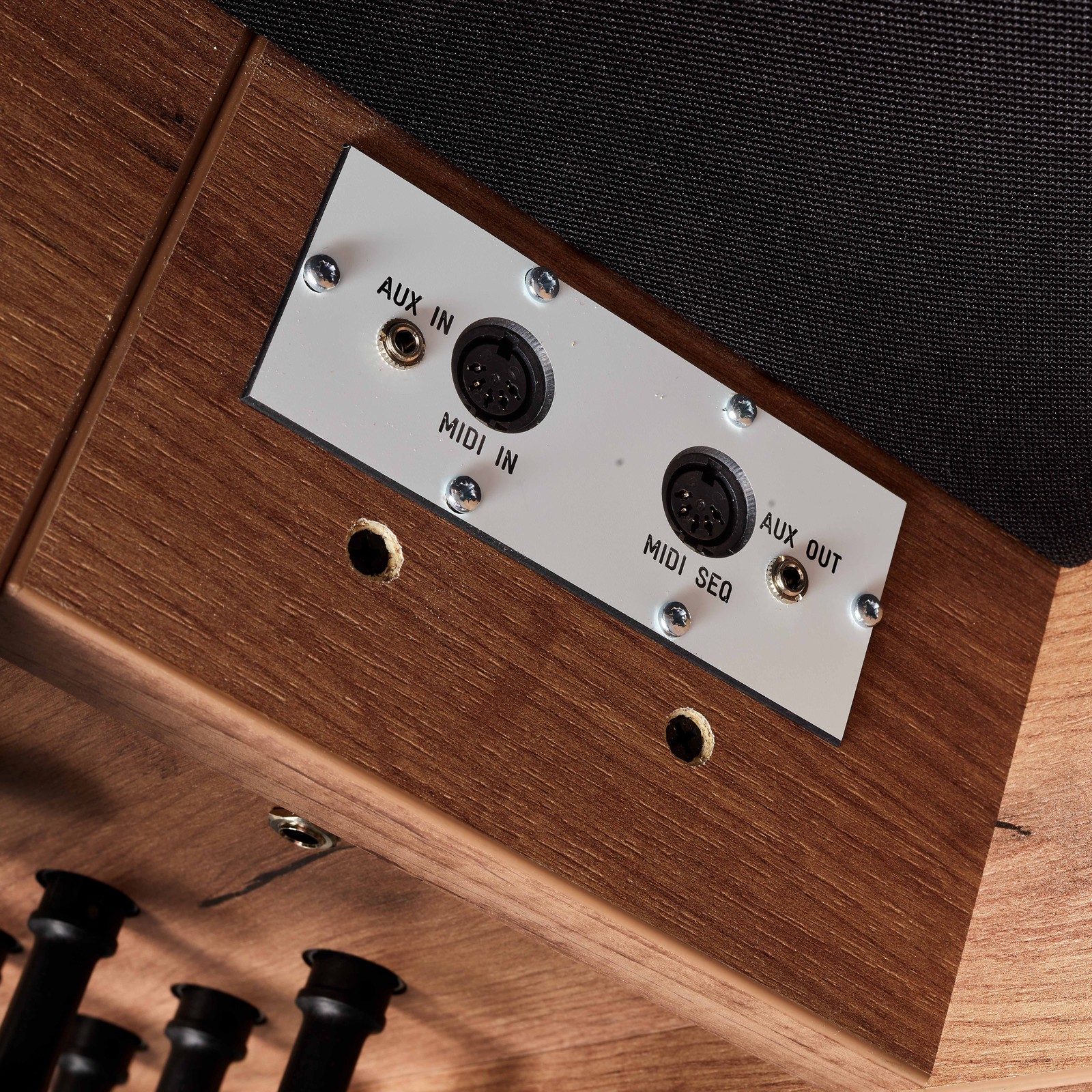 MIDI-Buchsen der Johannus Studio P 360 Nautilus Teak Sakralorgel