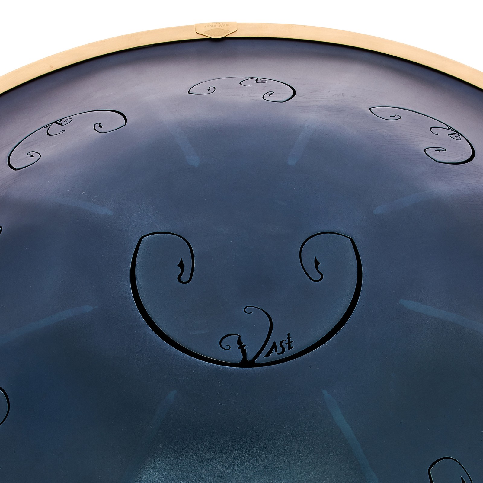 Detailansicht der RAV Labs Vast D Celtic Minor Zungentrommel in Handpan-Optik