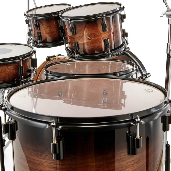 Hybridkessel aus Mahagoni und Pappel