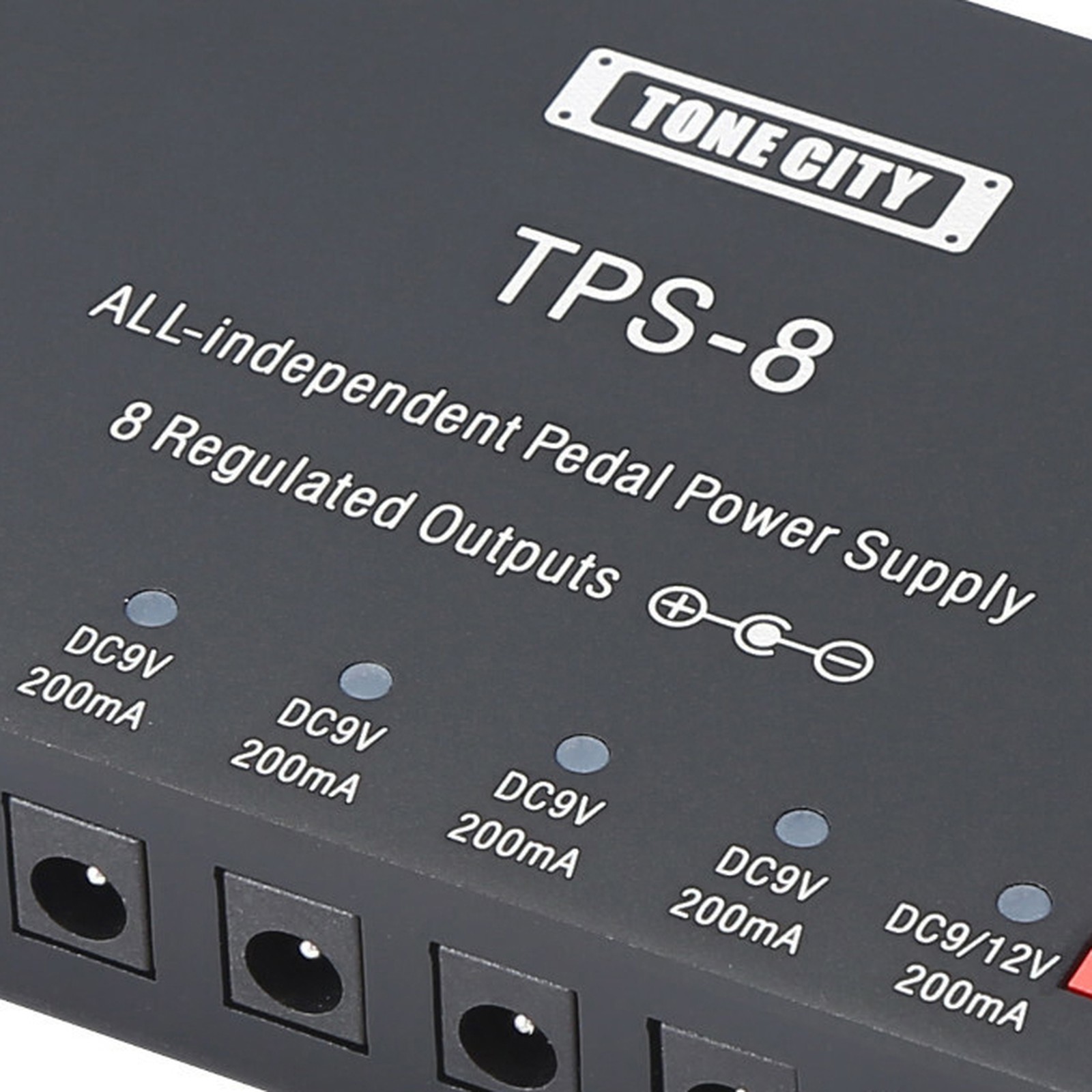 Herstellerlogo auf der Gehäuseoberseite des Tone City TPS-08 - Multi Power Supply