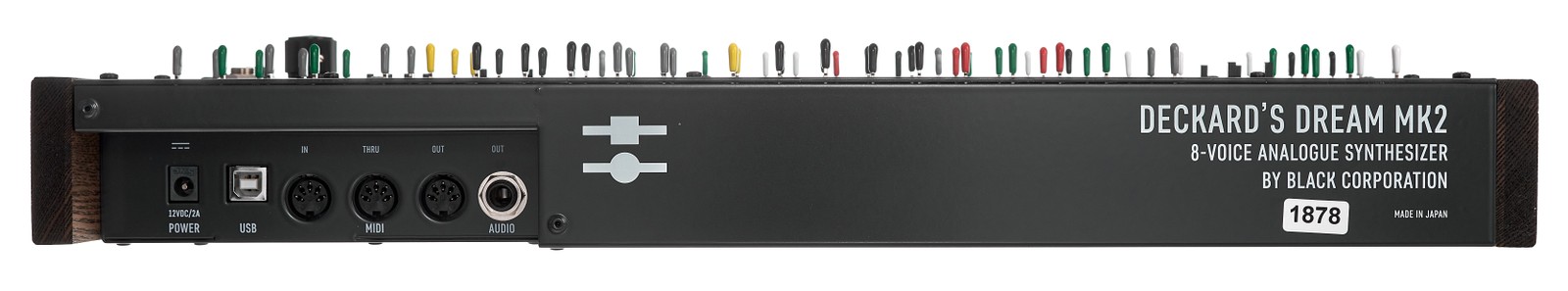 Rückseite mit Anschlüssen des Black Corporation Deckard´s Dream MKII 8-stimmiger Analogsynthesizer