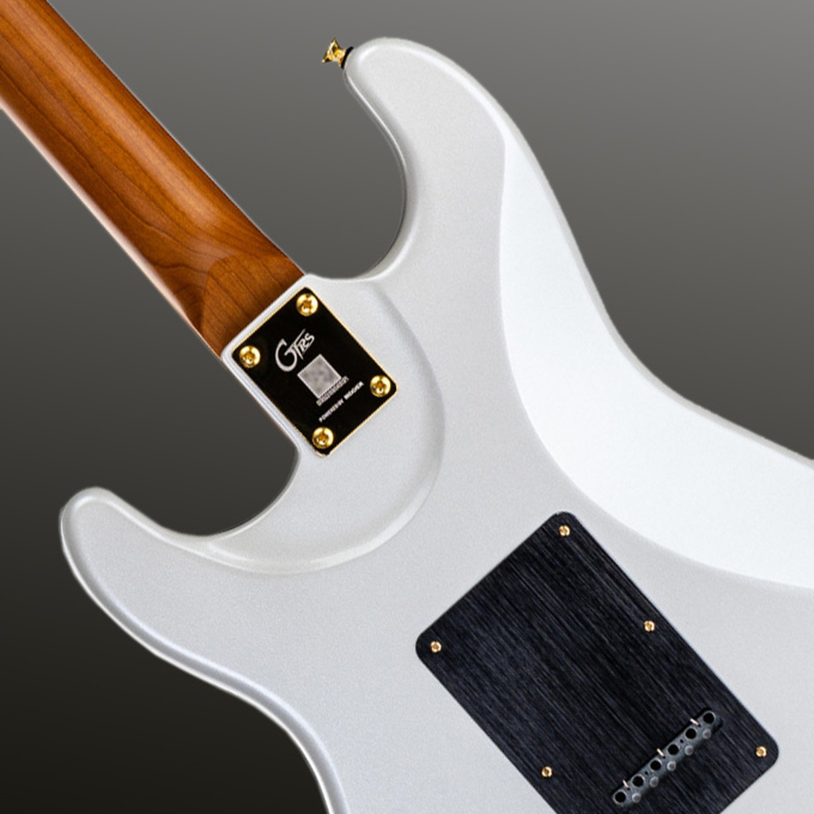 Mooer GTRS Guitars Standard 900 W PW von hinten mit Blick auf den geschraubten Hals