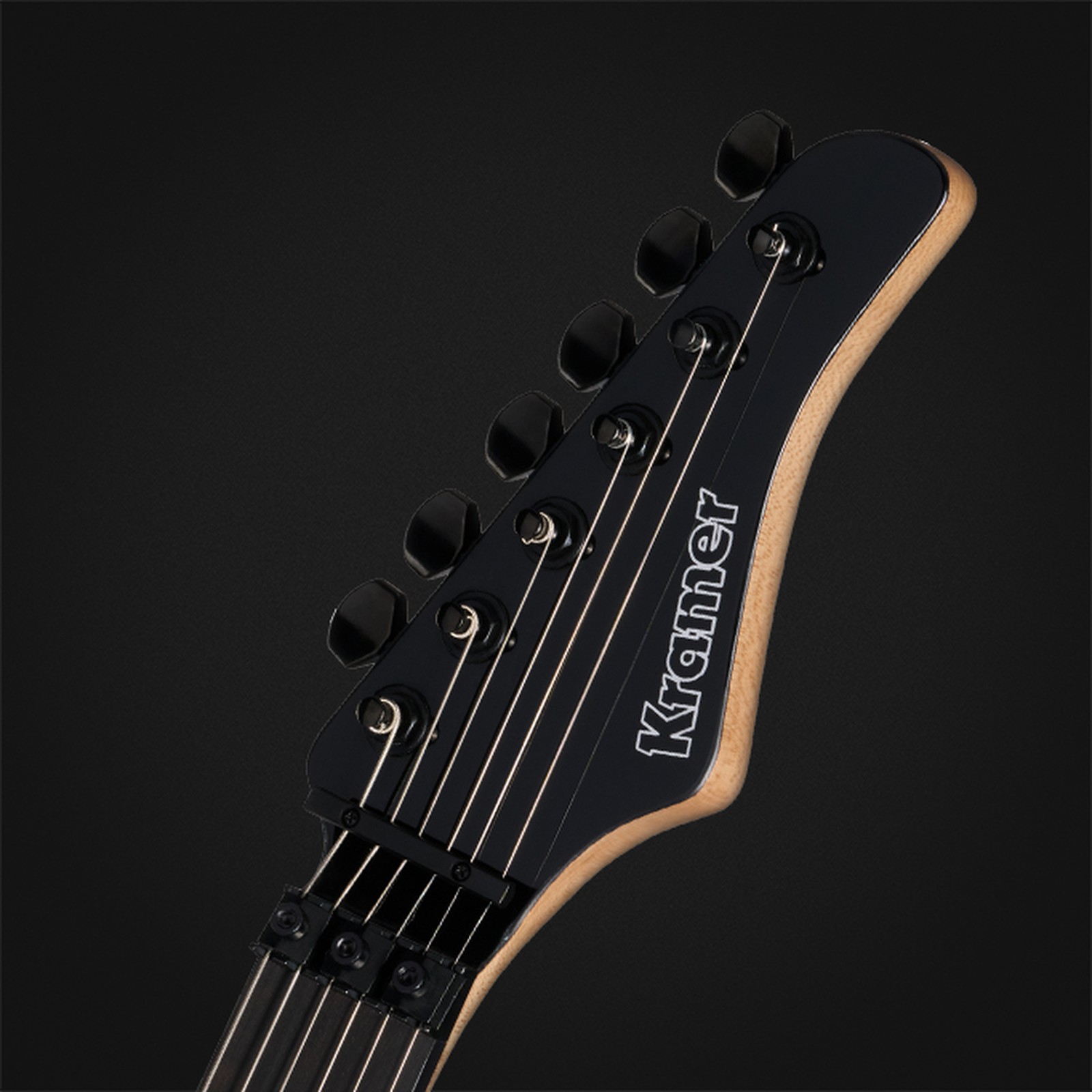 Kopfplatte der Kramer Guitars Volante Quilt HSFR Magenta Burst