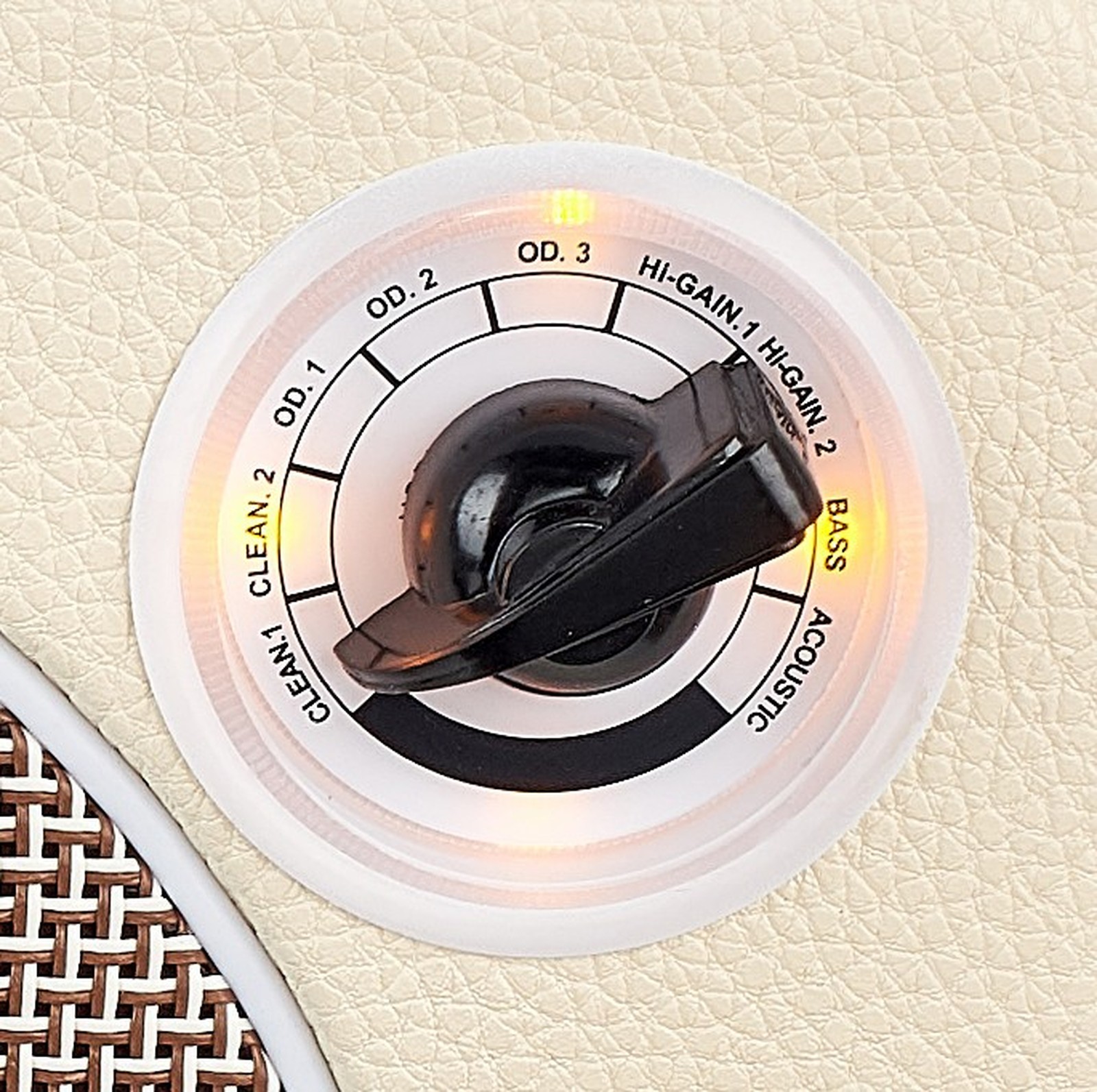 Regler am Mooer Hornet Modeling Combo mit Bluetooth für E-Gitarre