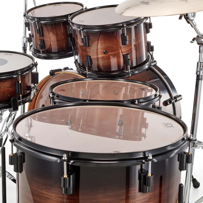 Hybridkessel aus Mahagoni und Pappel