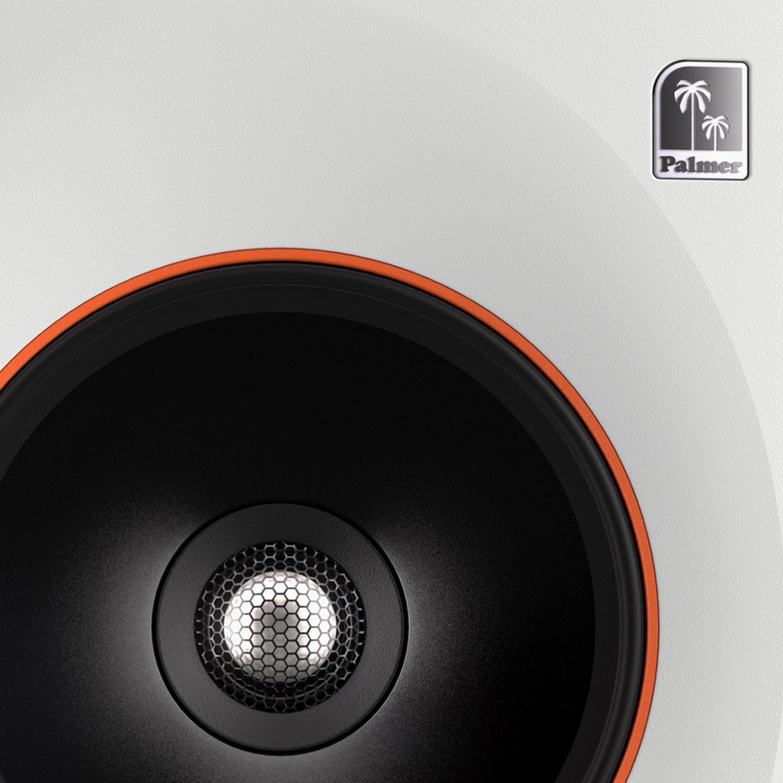 Frontgitter des Palmer Orbit 11 White mit Herstellerlogo