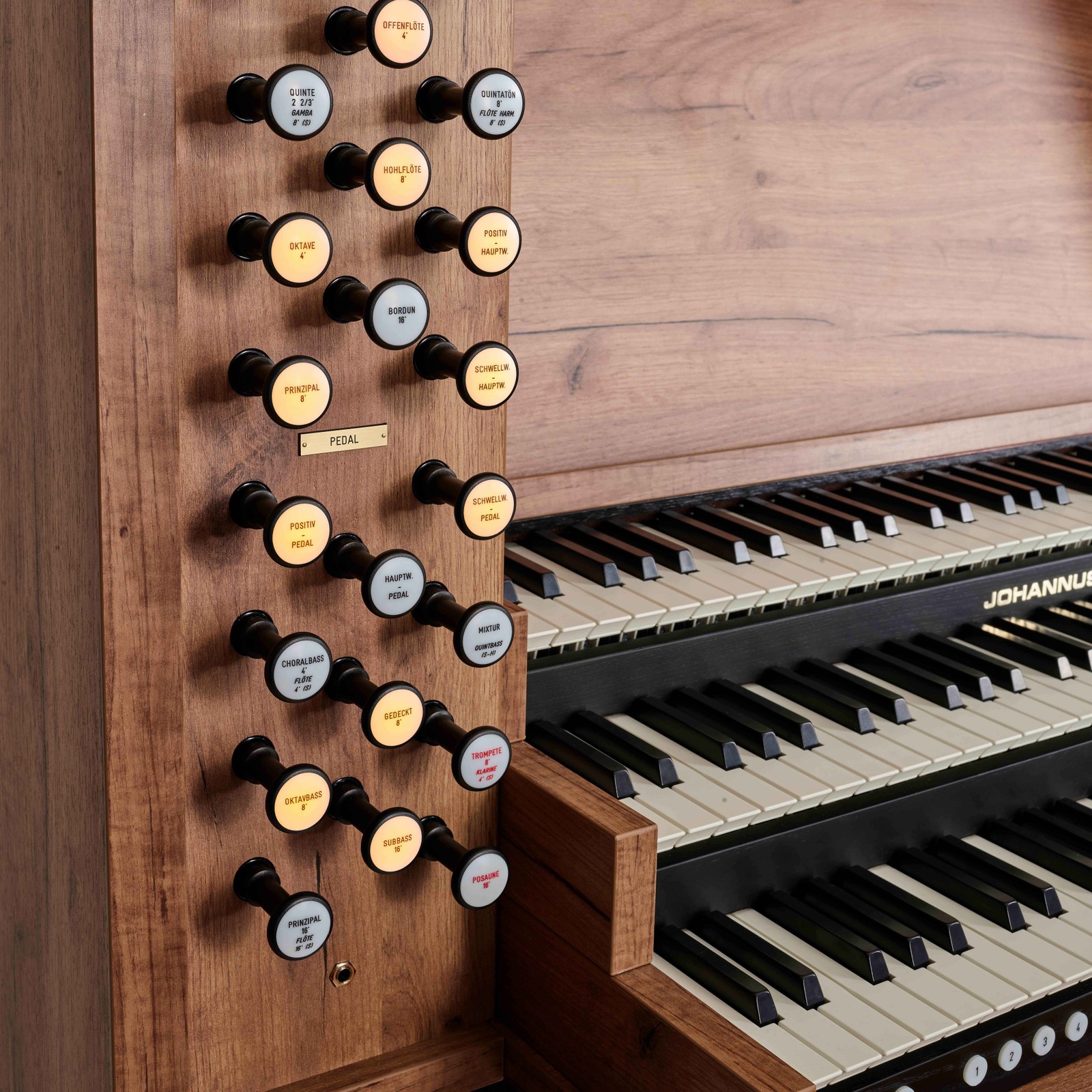 Bedienelemente der Johannus Studio P 360 Nautilus Teak Sakralorgel