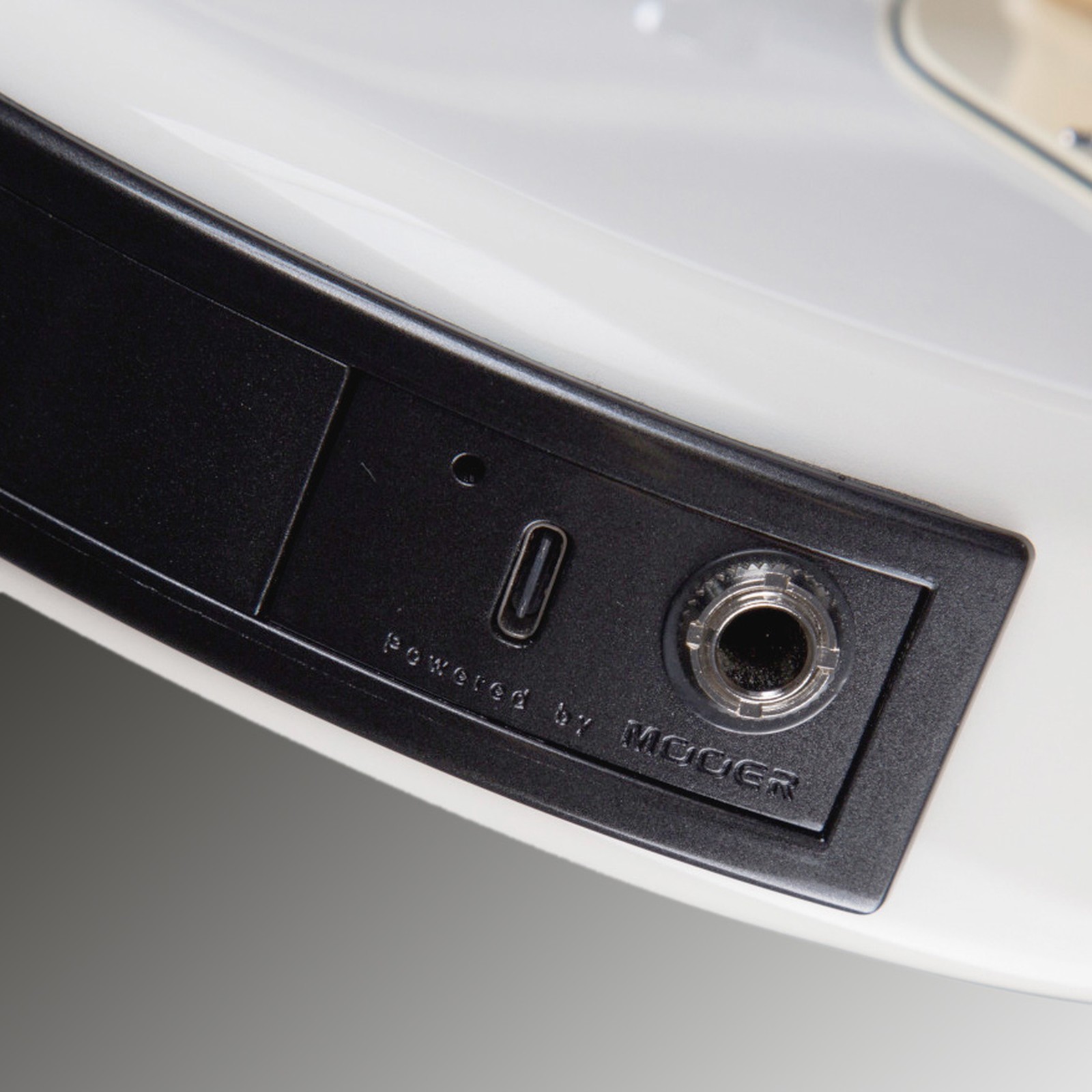 Connections on the Mooer GTRS Guitar Professional 801 OW