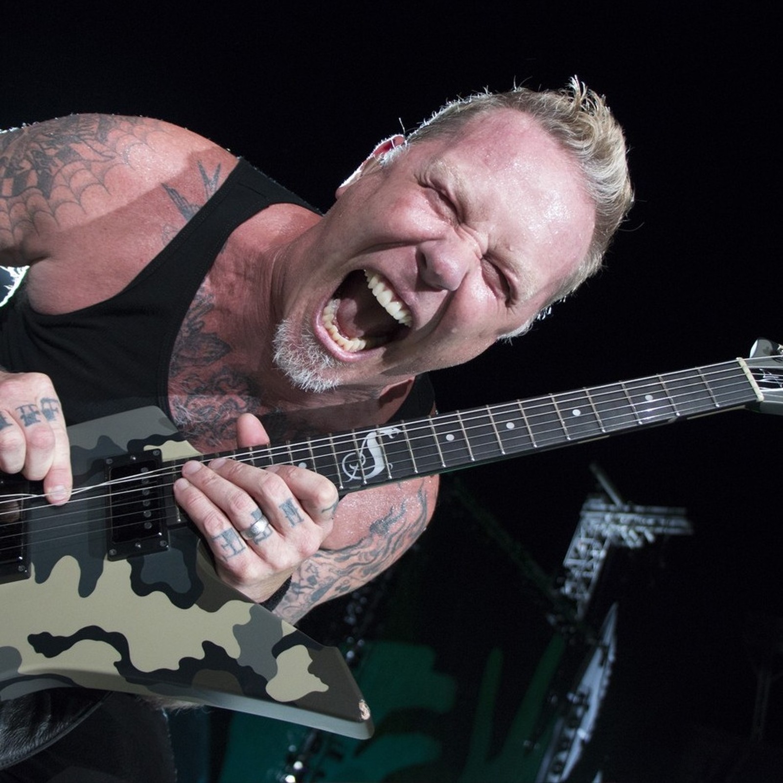 James Hetfield playing the ESP Snakebyte Camo