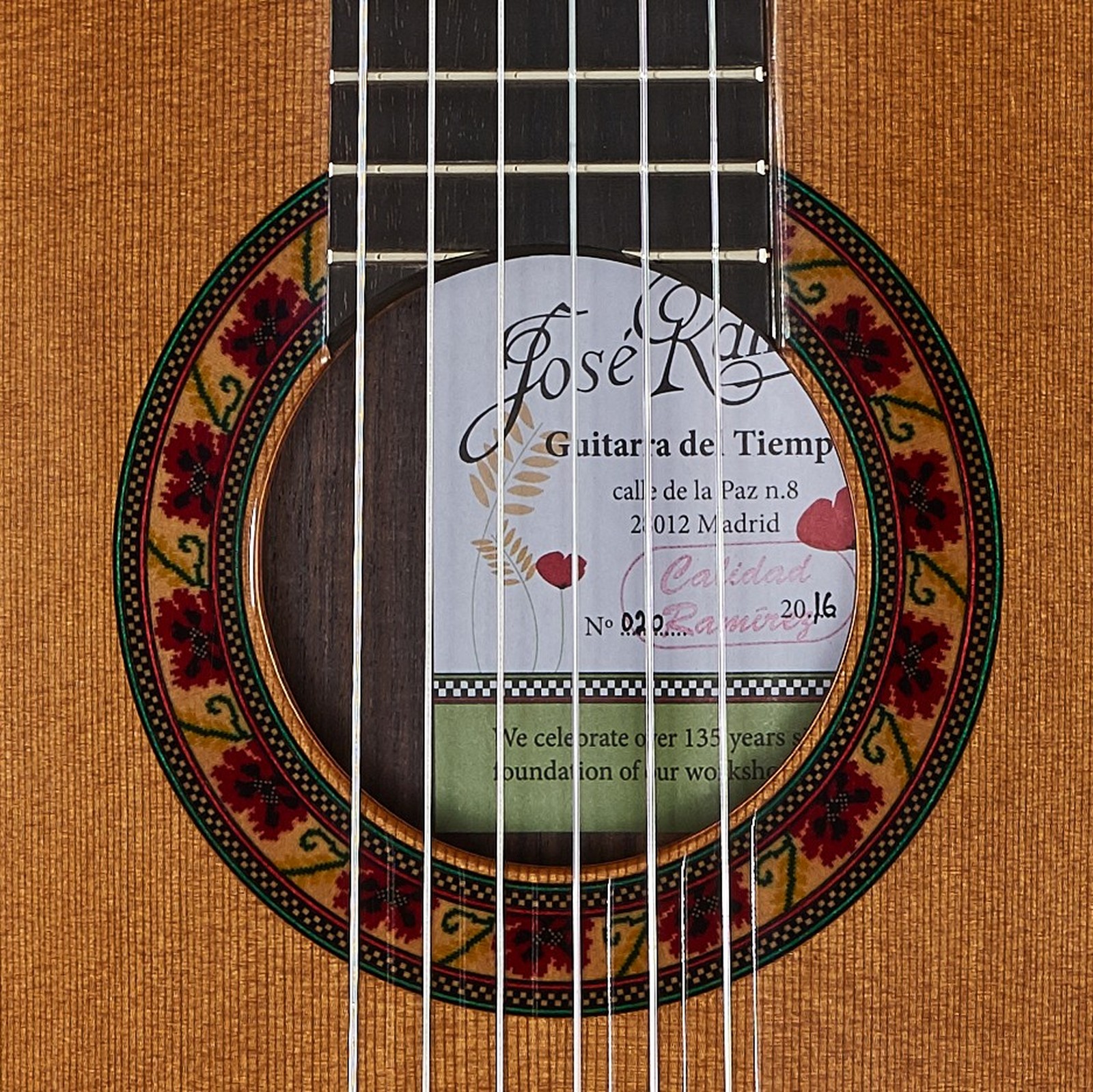 Schallloch der Ramirez Guitarra del Tiempo Cedar Konzertgitarre