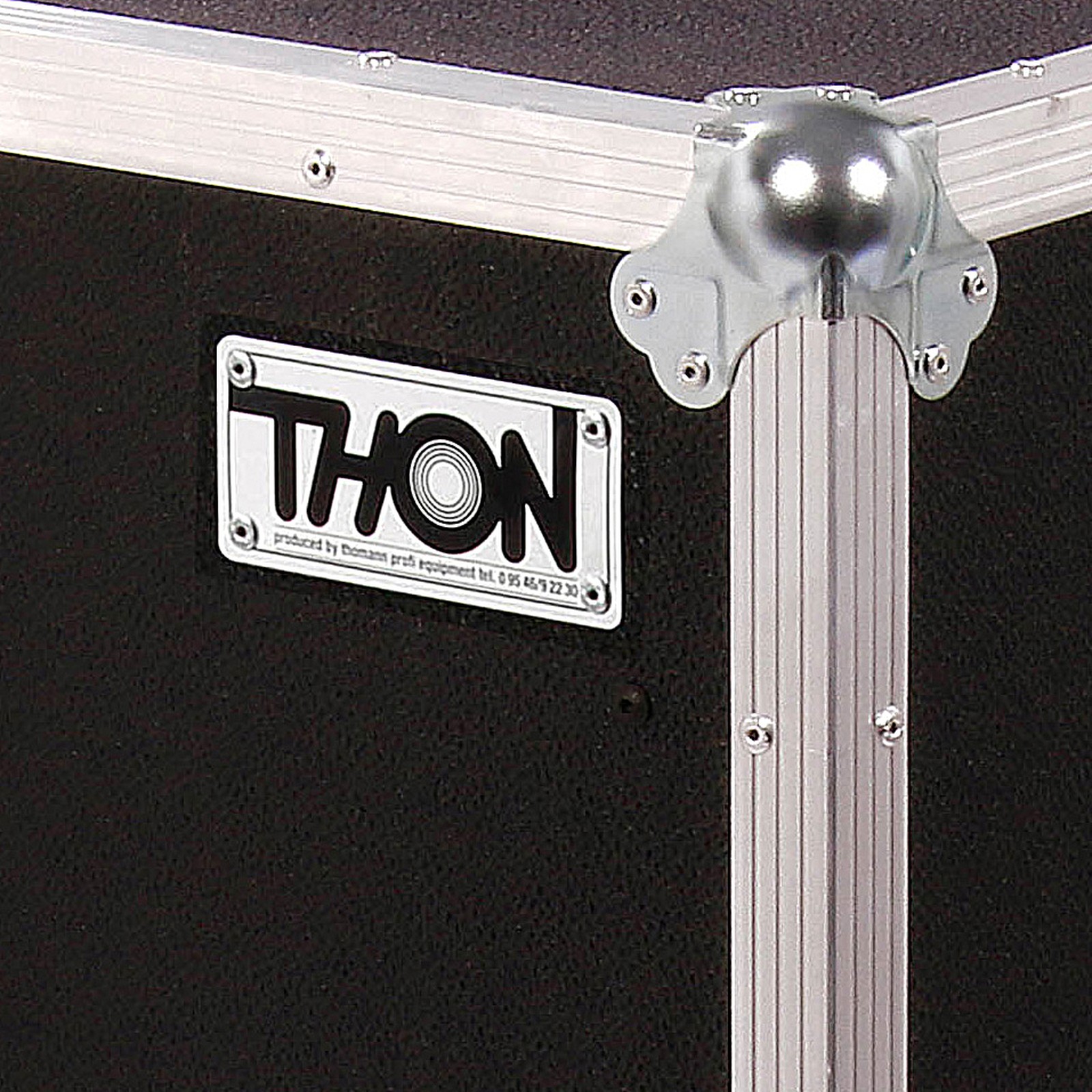 Herstellerlogo auf dem Thon Multiflex Racklid I 8U MK II
