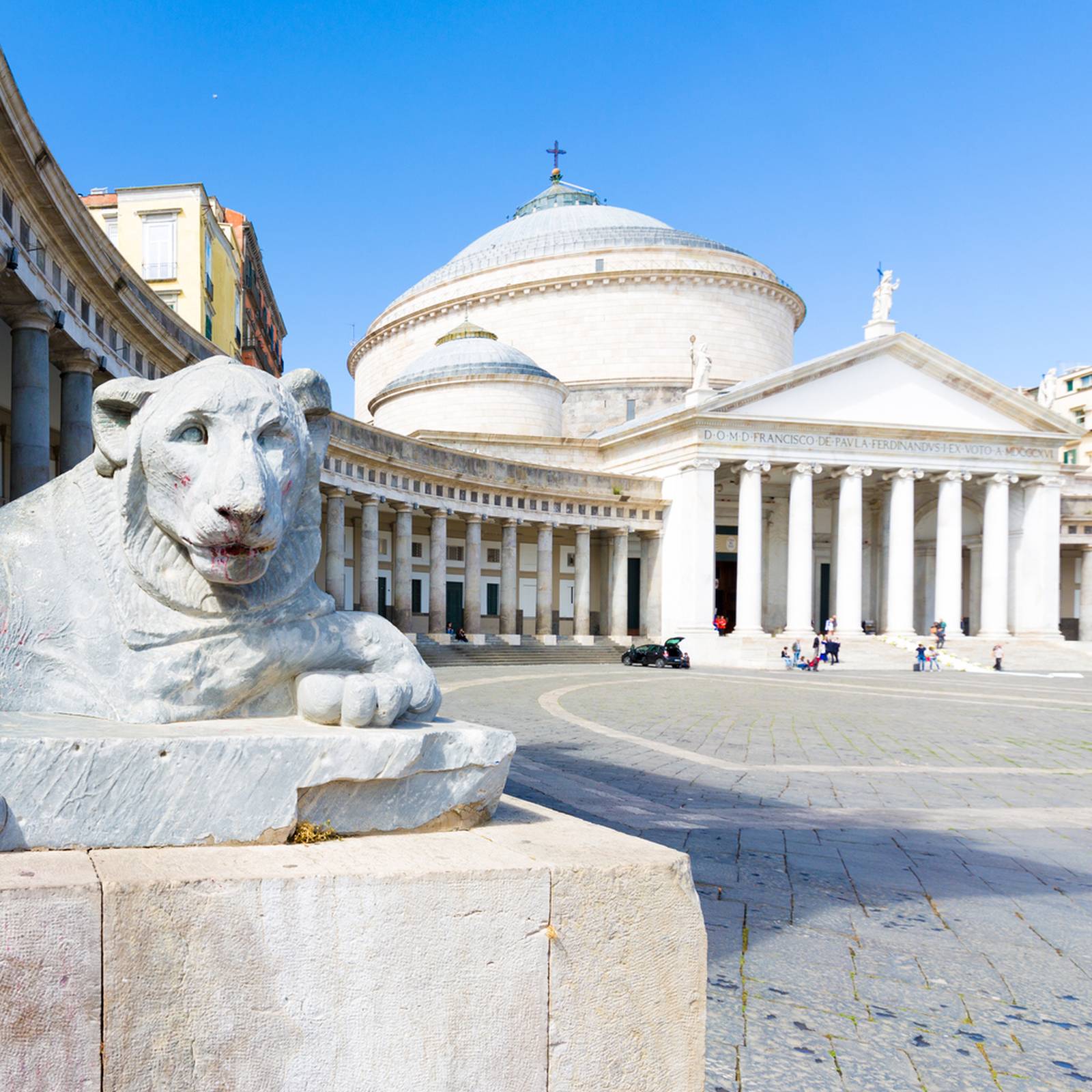 Piazza del Plebiscito a Napoli