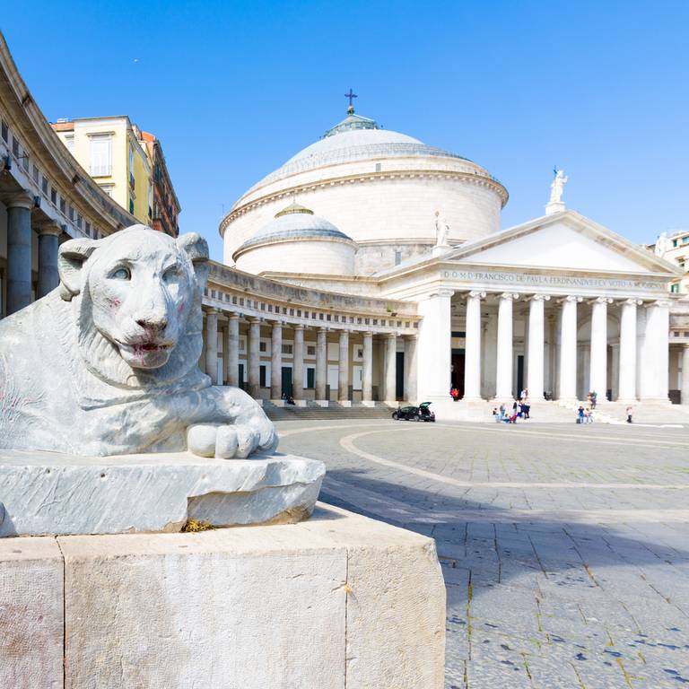 Piazza del Plebiscito a Napoli