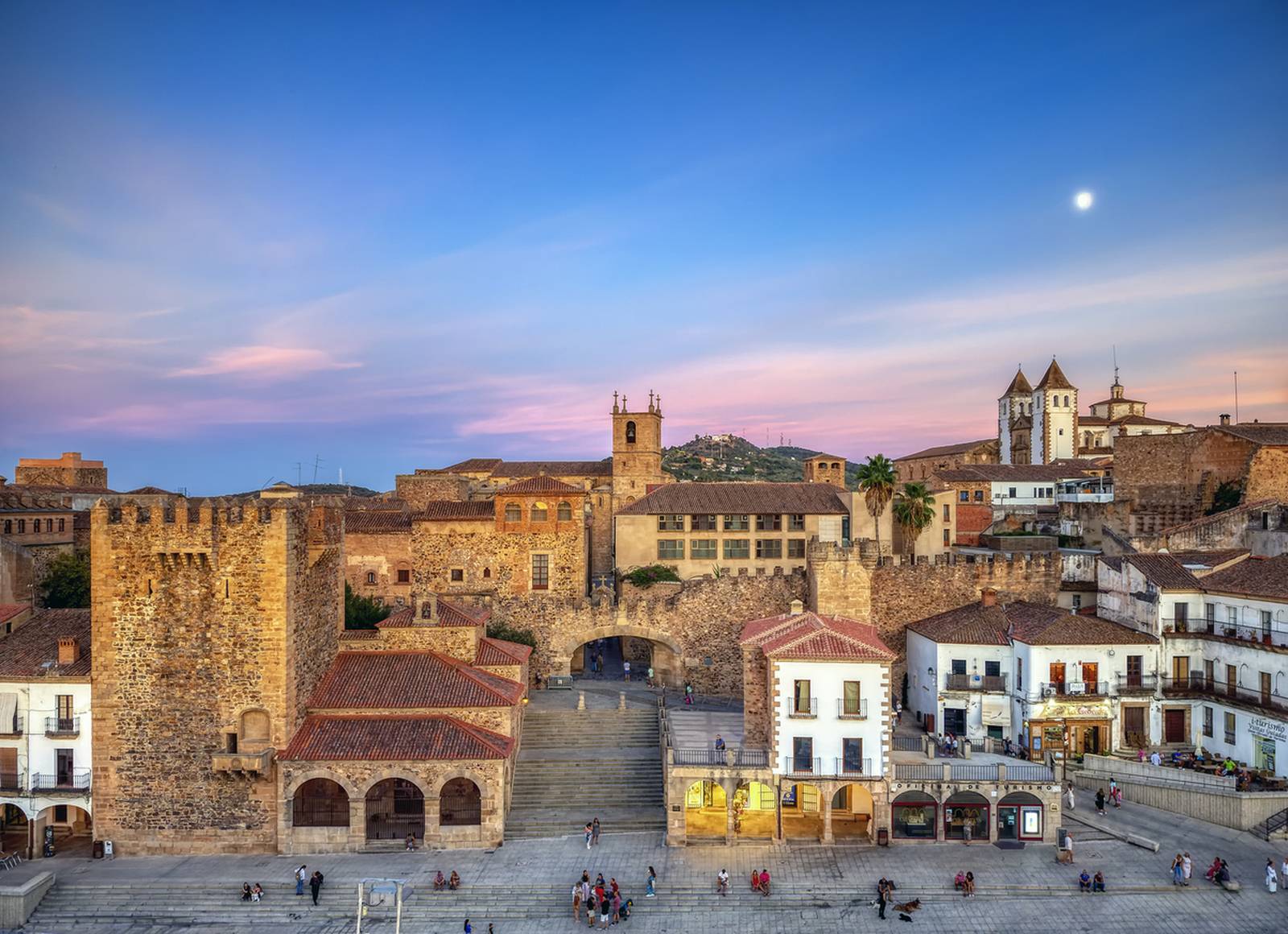 Atardecer en el casco viejo de Cáceres