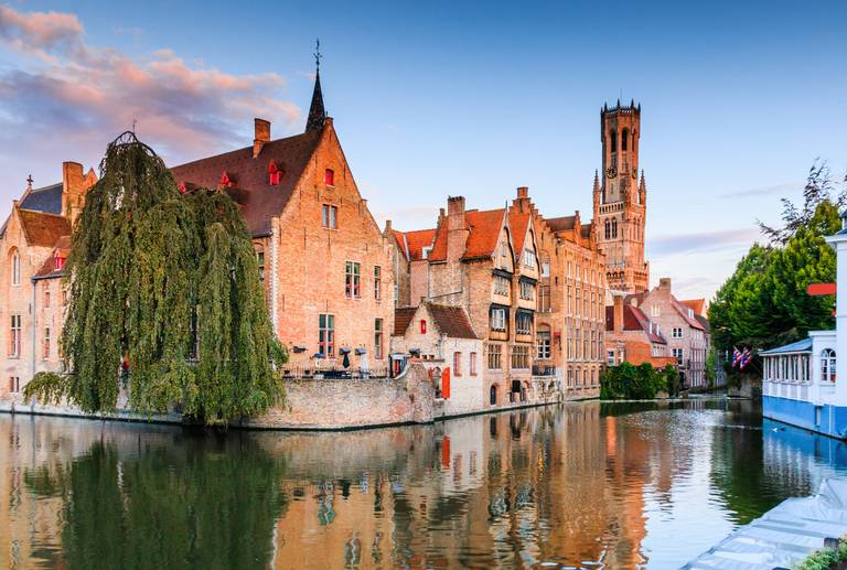 canali romantici a Bruges in Belgio