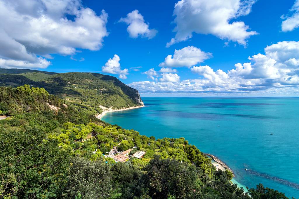 vista sul monte conero -regione marche