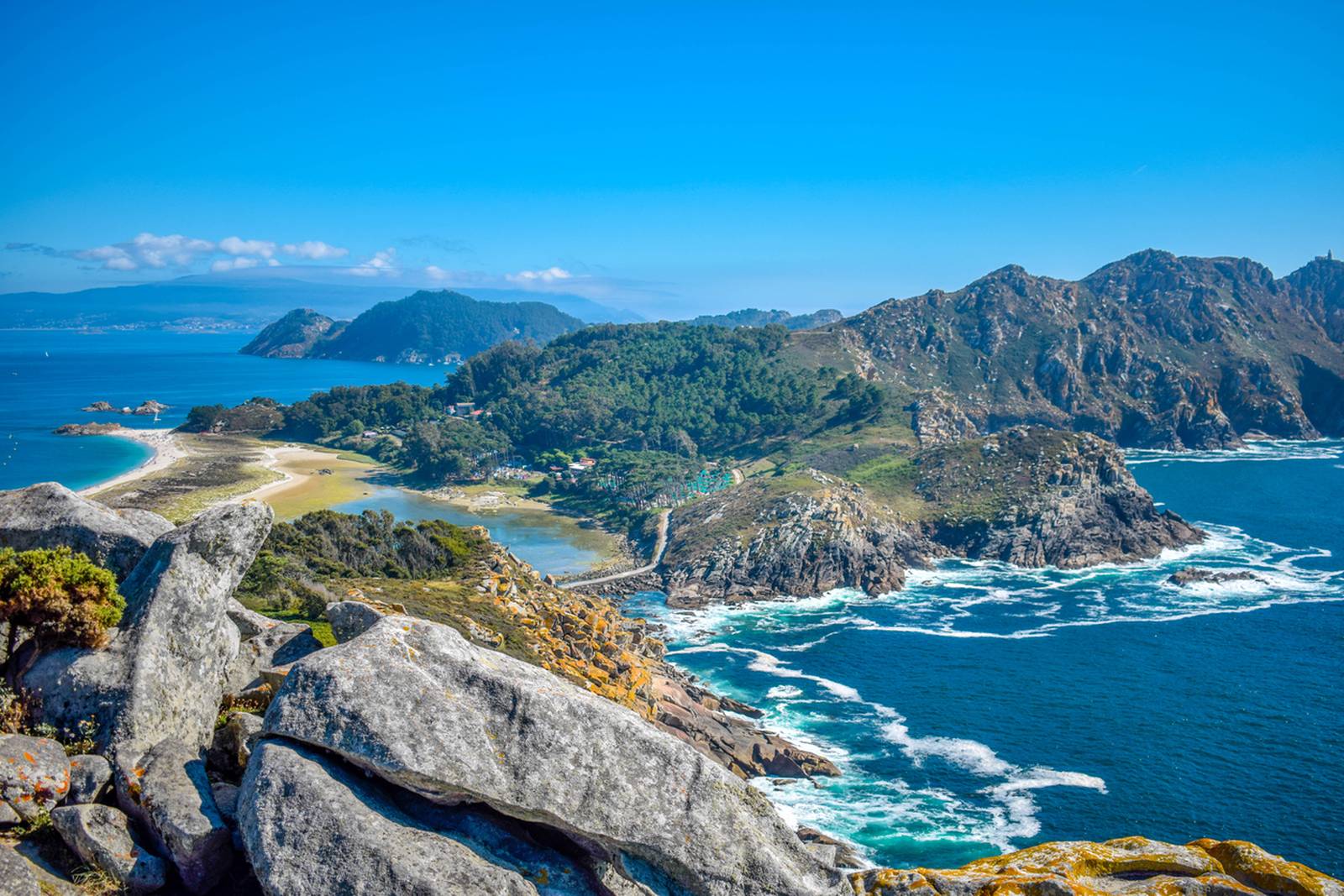Mas azul en las Islas Cíes en Galicia