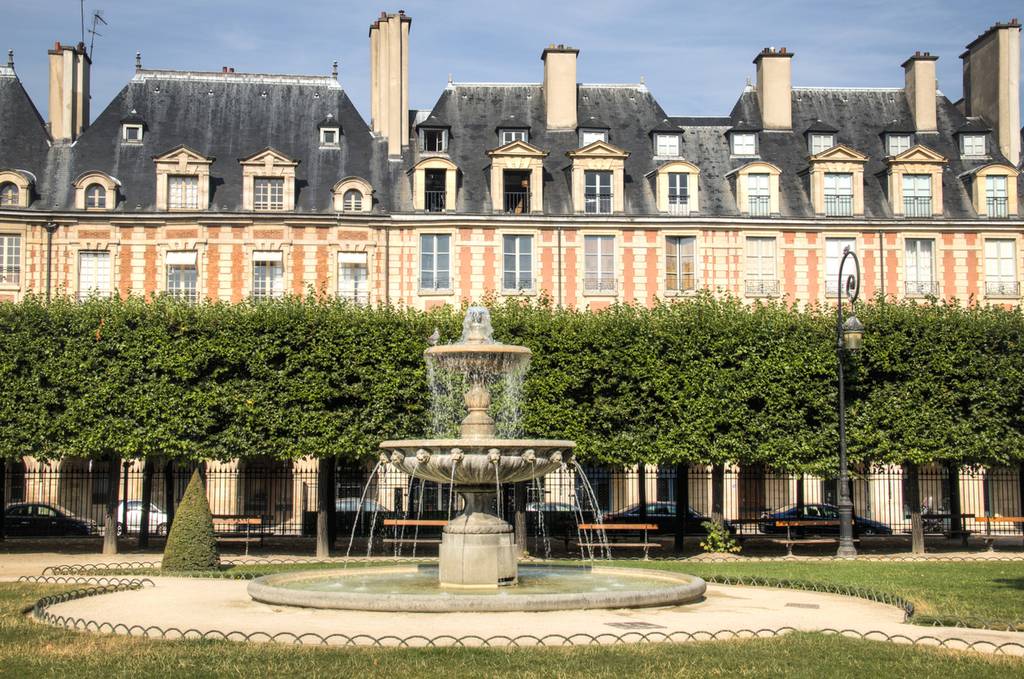 FR-Paris-Marais-613770674