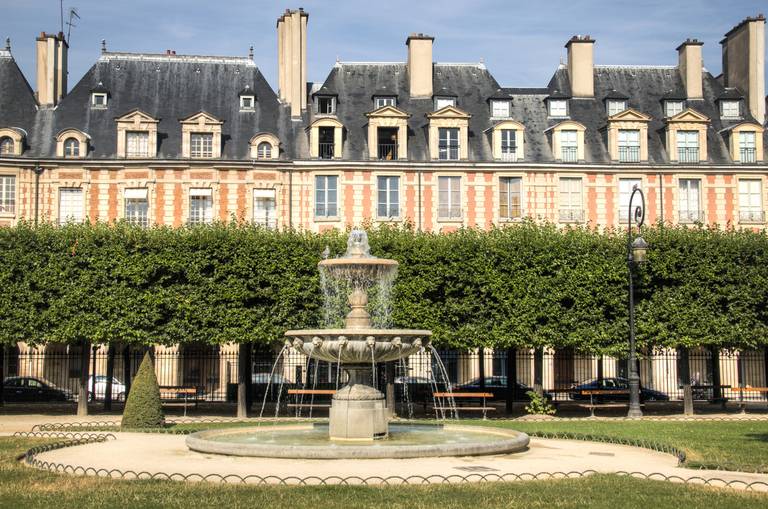 FR-Paris-Marais-613770674
