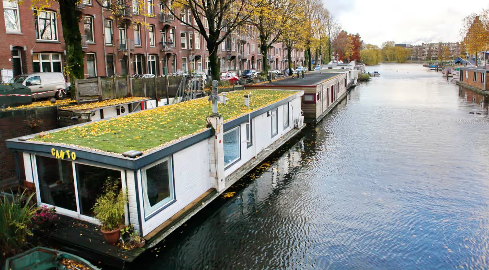 Hausboote entlang der Gracht