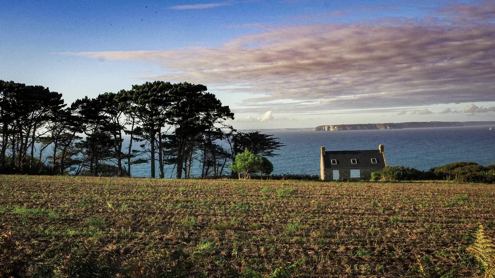 Chambre d'hôtes in Brittany overlooking the sea and coastline