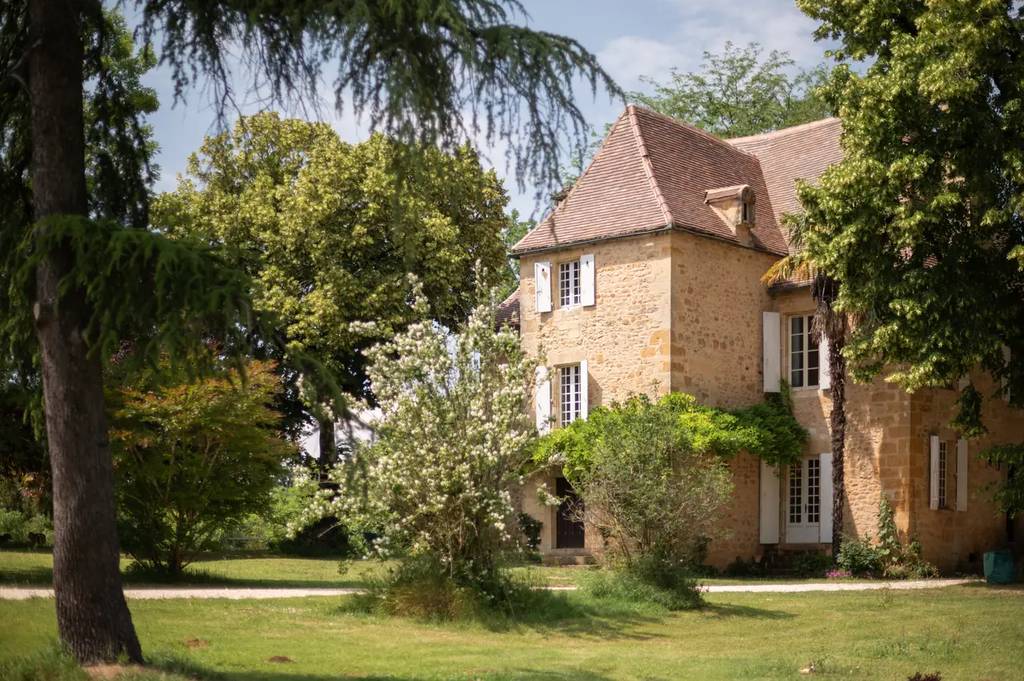 Chambre d'hôtes in Dordogna: dimora storica in pietra immersa nel verde del Périgord