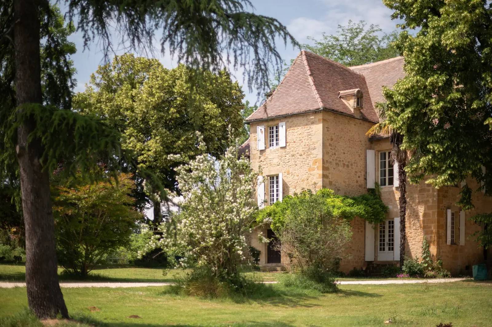 Chambre d'hôtes in Dordogna: dimora storica in pietra immersa nel verde del Périgord