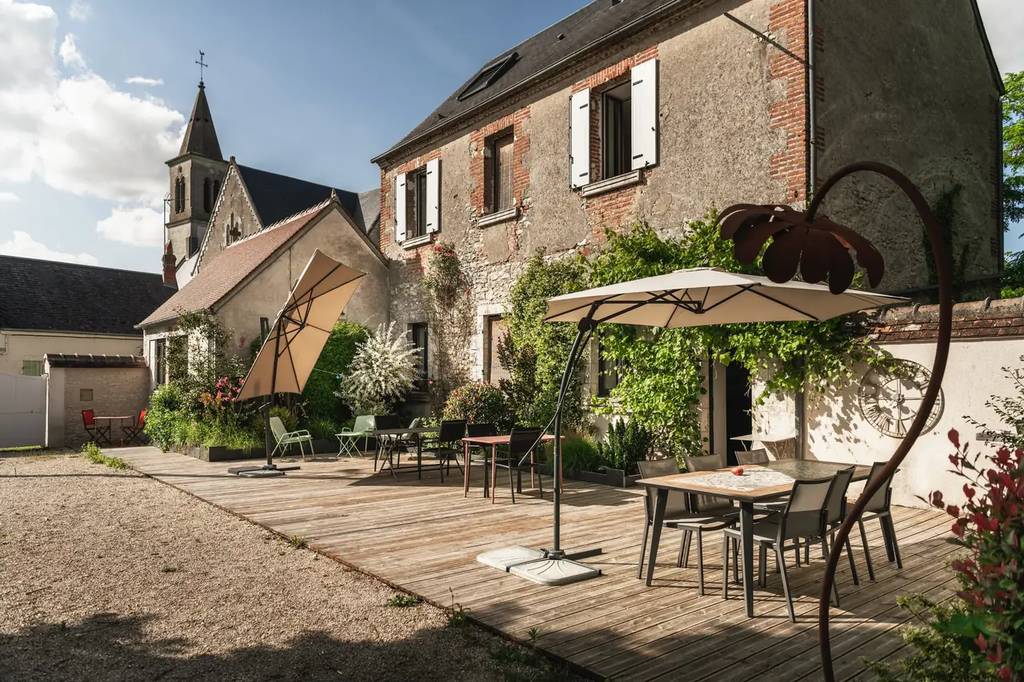 Chambre d'hôtes nella Valle della Loira con terrazza e chiesa medievale