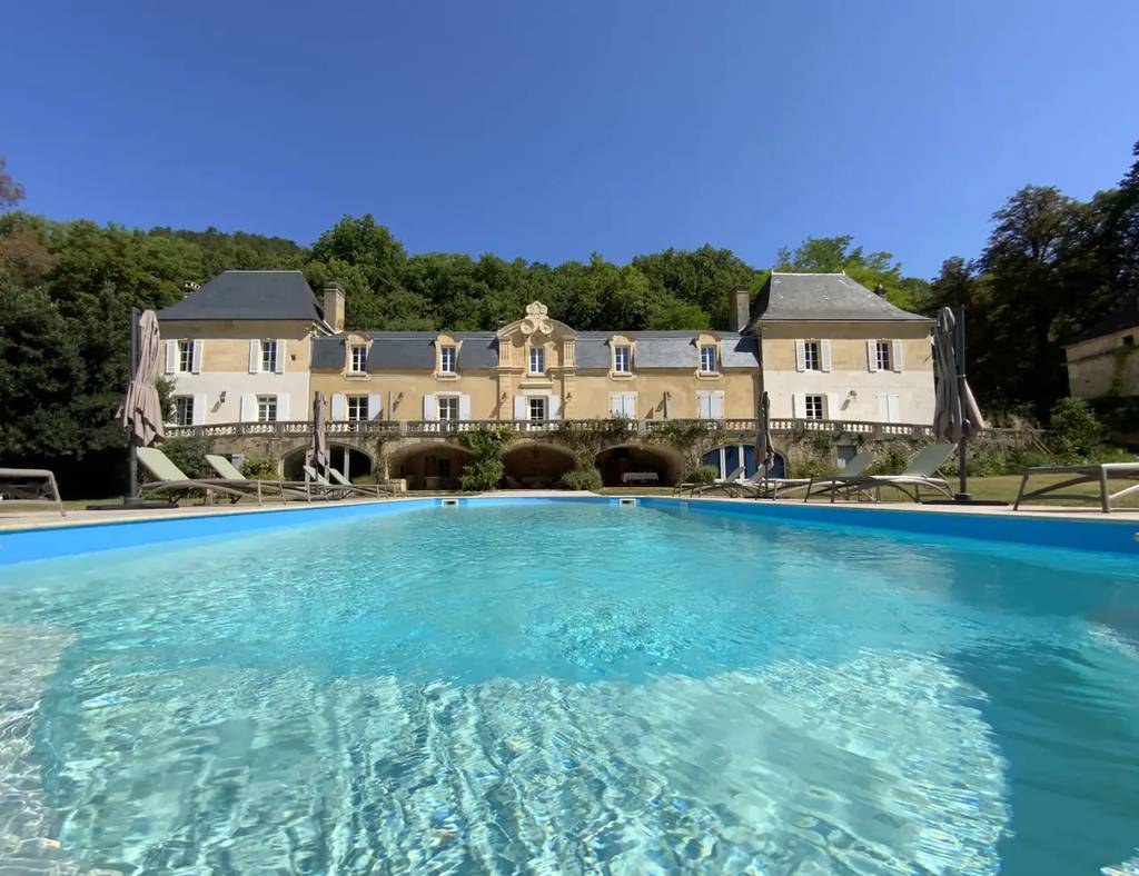 Château d'Argentonesse in Aquitania: dimora storica con piscina immersa nella natura