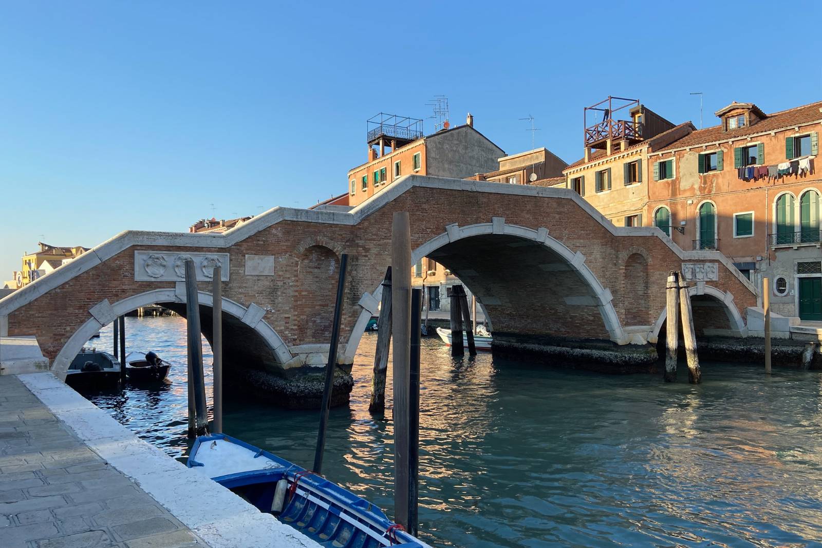 Ponte dei Tre Archi nel sestiere di Cannaregio a Venezia