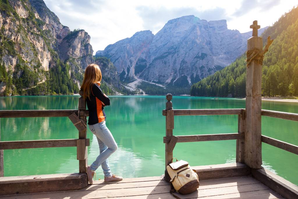 passeggiare lago di braies dolomiti