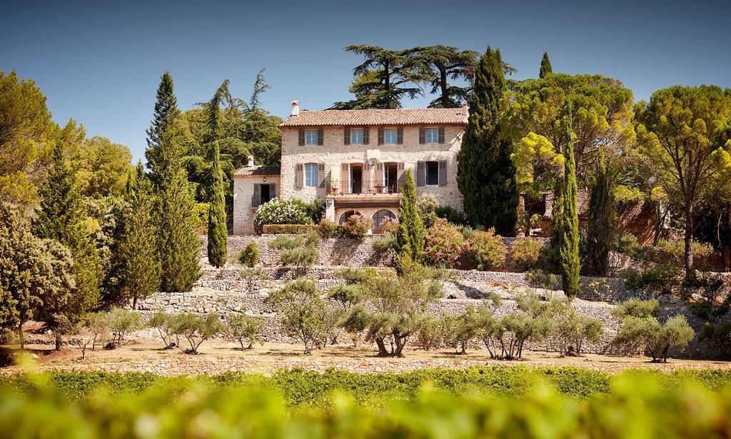 Chambre d'hôtes in Provenza immersa nel verde, con ulivi e cipressi
