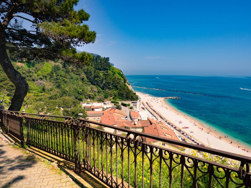 panorama sulla spiaggia di Numana - conero, Marche